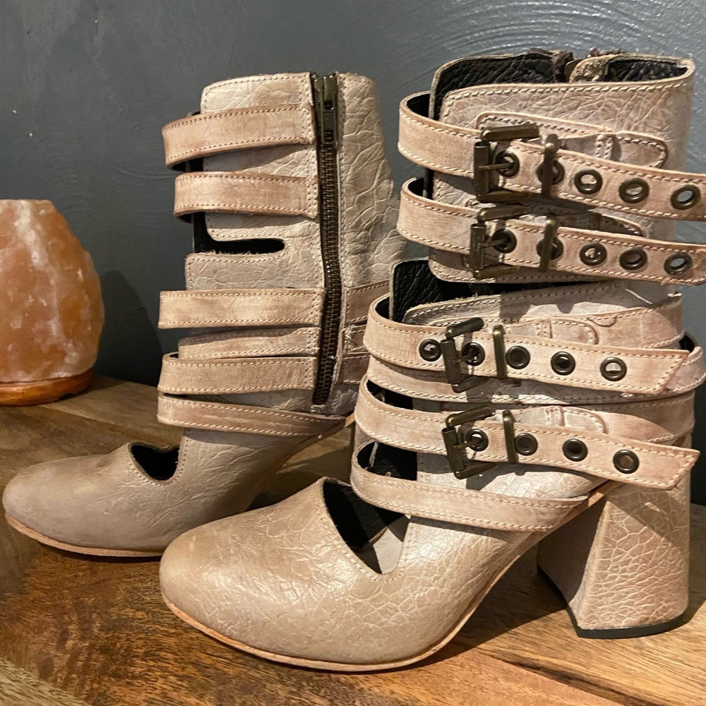 Free bird shoes